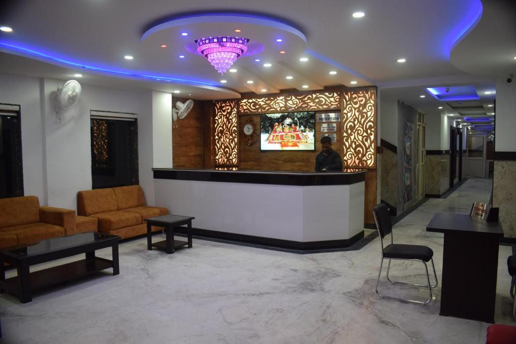 Ruang duduk di HOTEL AMRESHWAR