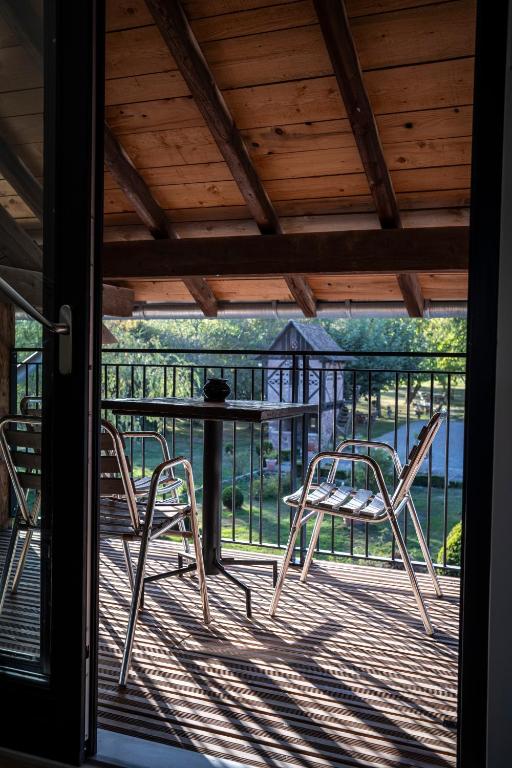 Balkón nebo terasa v ubytování Hôtel du DOMAINE SAINT LOUP