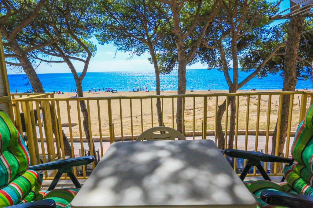 LITORAL COSTA DORADA - PLAYMAR Only families