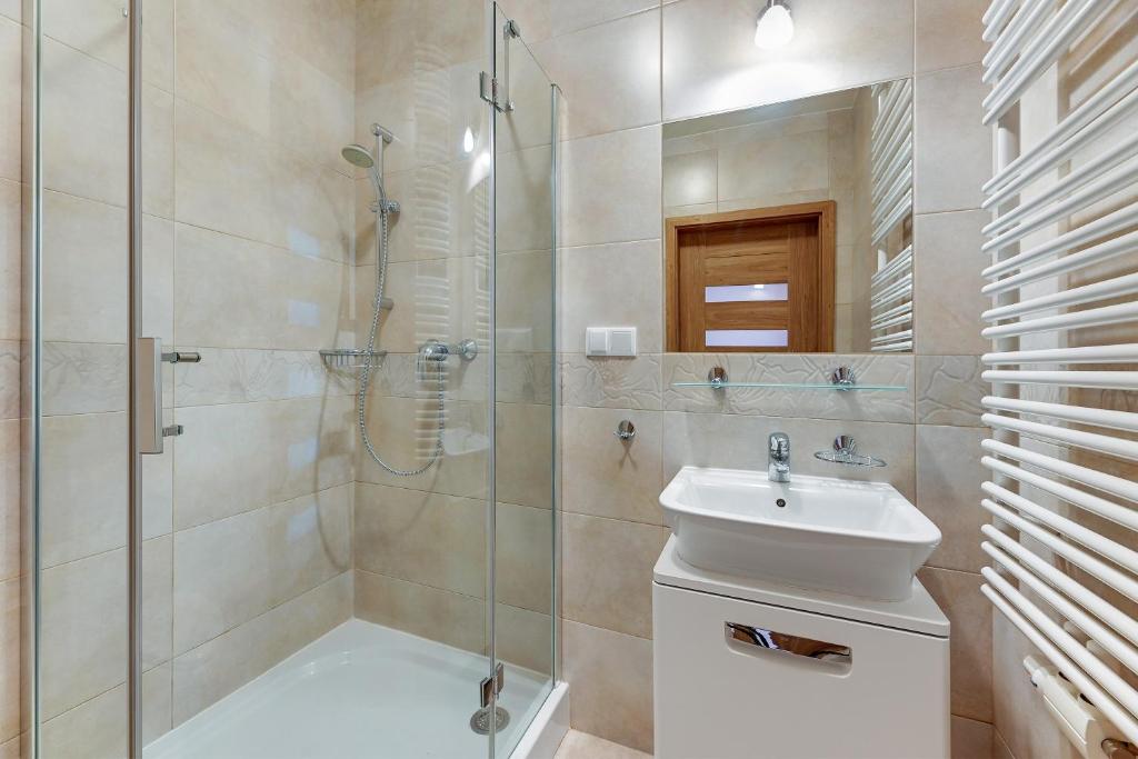 Kúpeľňa v ubytovaní Flatbook - City Center SPA Apartments Motlawa