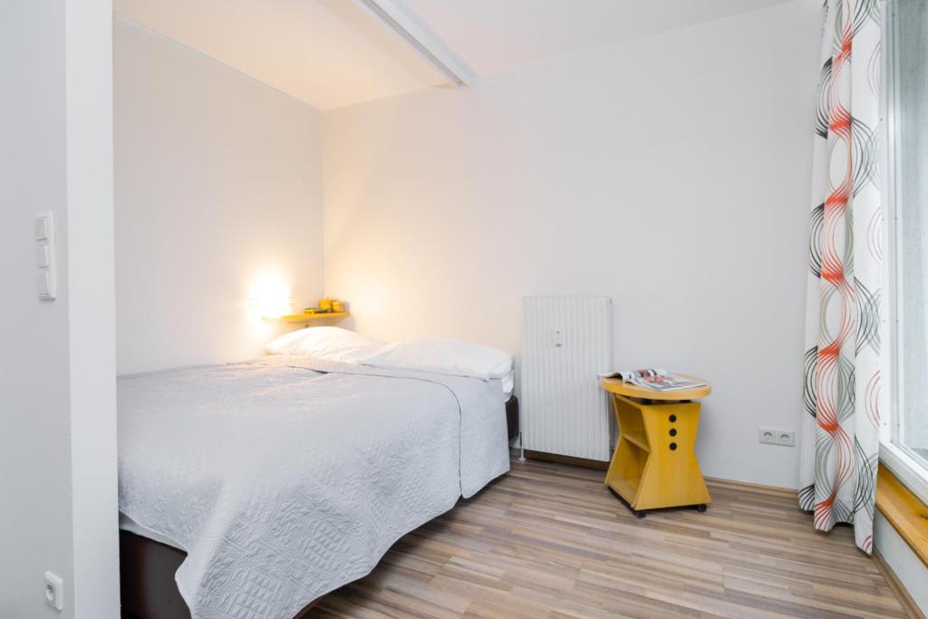 Karmeliter Flat | contactless check-in - Studio Apartment With Balcony