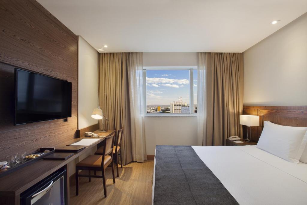 Postel nebo postele na pokoji v ubytování Windsor Brasilia Hotel