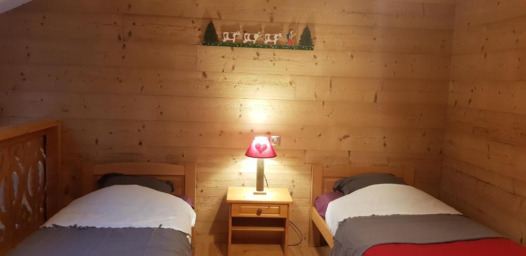 Voodi või voodid majutusasutuse Le Jura en toutes saisons Piscine, SPA, location VTT, balades 2cv, climatisation toas