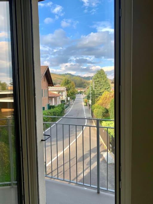 a view of a street from a window at Appartamento tranquillo vicino ad Alba in Mussotto