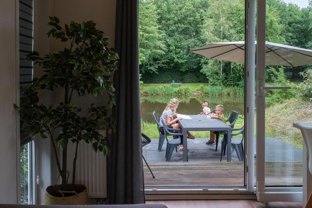 Camping de Pallegarste - voor uw vakantiebestemming! - Three-Bedroom Chalet