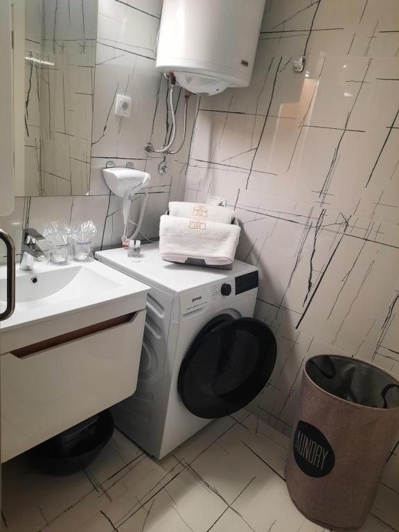 Koupelna v ubytování Apartman Lux-besplatno korišćenje zasebne garaže
