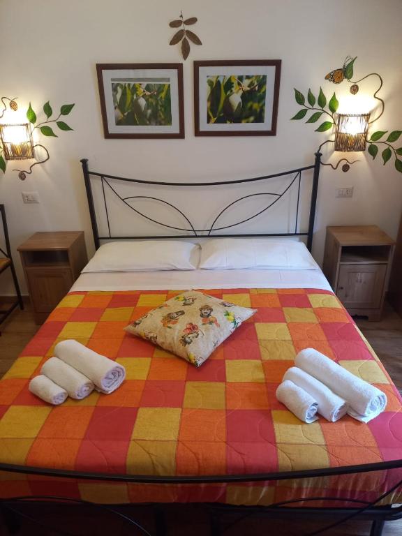 Postel nebo postele na pokoji v ubytování Antico Borgo - A due passi dalle Gole Alcantara