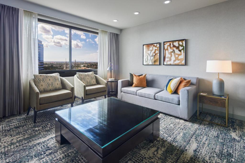 Hotel Fera Anaheim, a DoubleTree by Hilton Hotel - Presidential Suite - King Room - High Floor