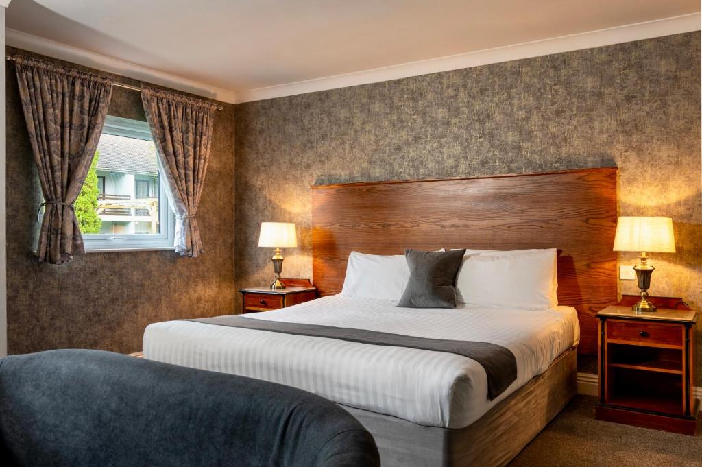 Postel nebo postele na pokoji v ubytování Foxfields Country Hotel