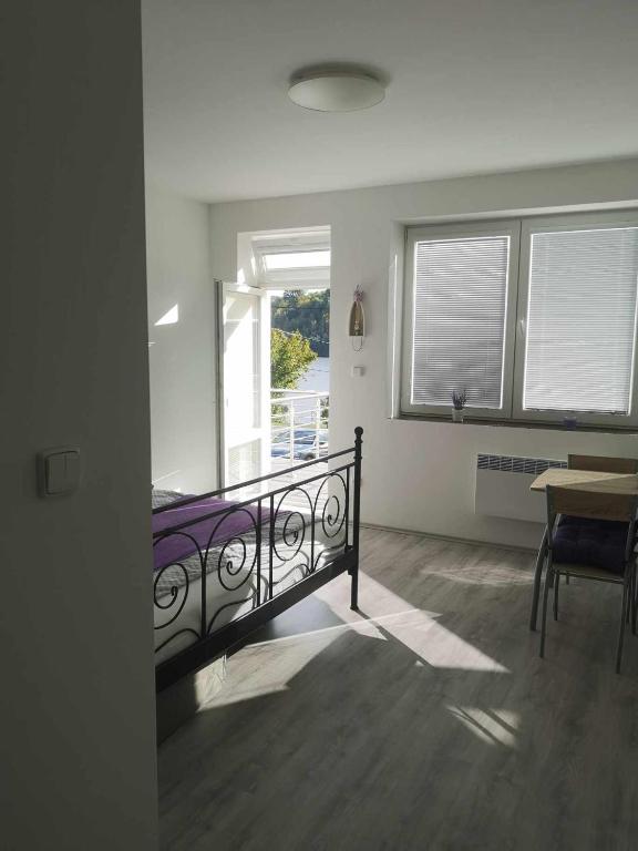 Postel nebo postele na pokoji v ubytování Apartmán U vody