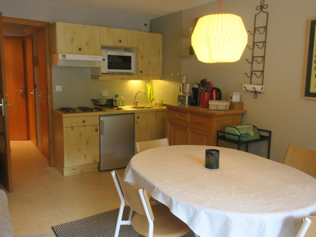 Een keuken of kitchenette bij Appartement Châtel, 3 pièces, 6 personnes - FR-1-198-231