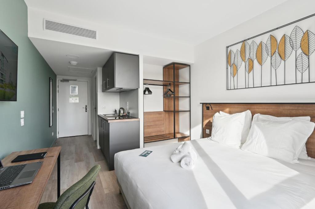 All Suites Paris Ouest Colombes - Comfort Studio (double Bed) Balcony