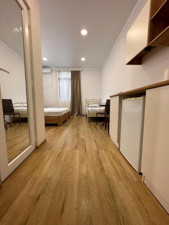 Postel nebo postele na pokoji v ubytování Middle city Guesthouse