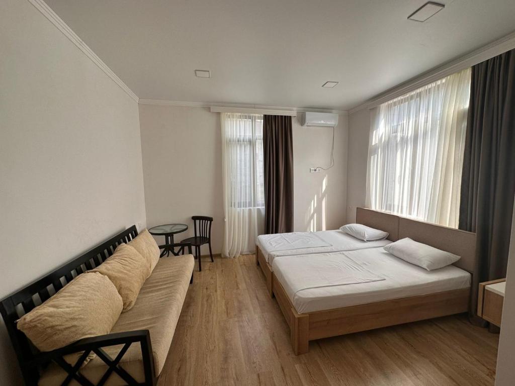 Postel nebo postele na pokoji v ubytování Middle city Guesthouse