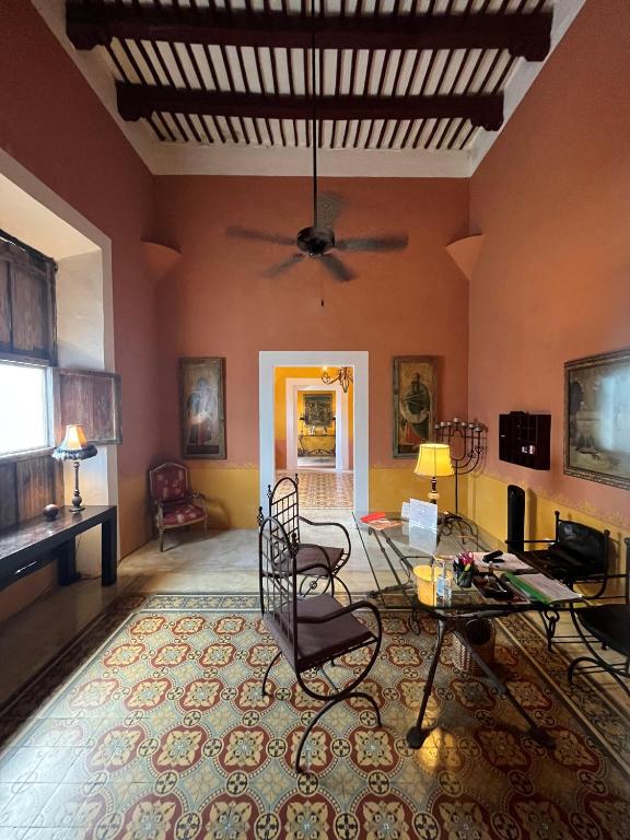 TV a/nebo společenská místnost v ubytování Hotel Hacienda Mérida