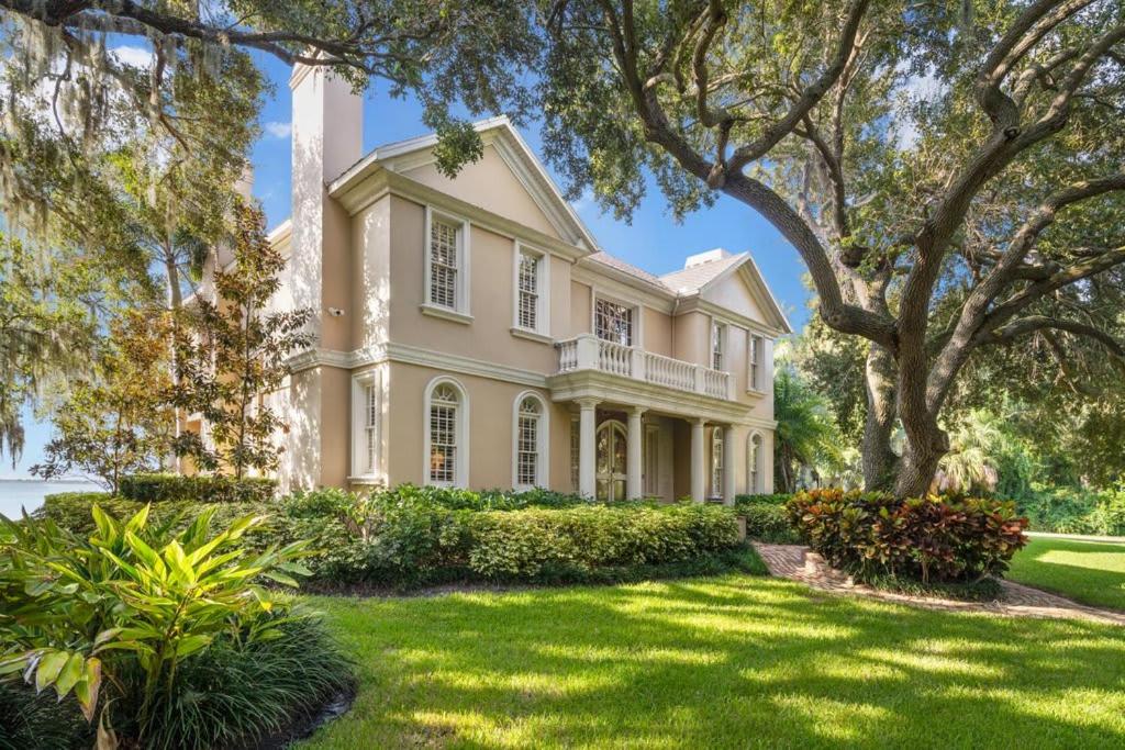 Bayshore Breeze by Brightwild Waterfront Estate, Tampa (updated prices
