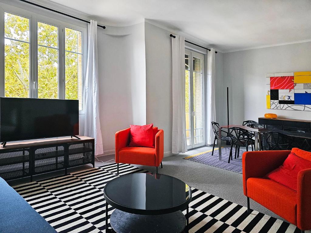 TV a/nebo společenská místnost v ubytování L'Idrac, Appartements en Hyper centre