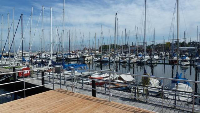 Galeriebild der Unterkunft Hausboot Floating 44 in Laboe - Boot 3 in Laboe