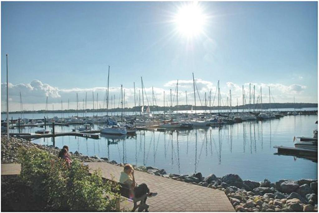 Galeriebild der Unterkunft Hausboot Floating 44 in Laboe - Boot 3 in Laboe