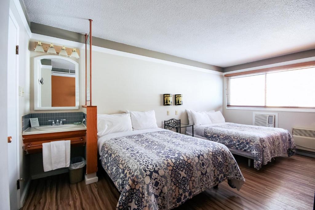 Una cama o camas en una habitación de Astoria Hotel