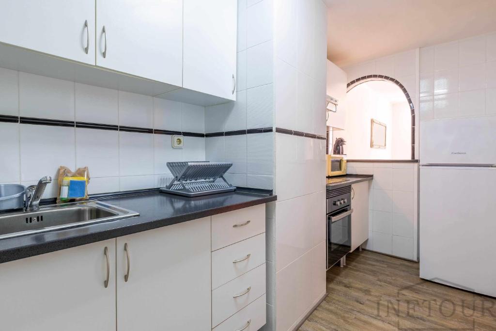 Kuchyňa alebo kuchynka v ubytovaní Inftour Medici Apartamento