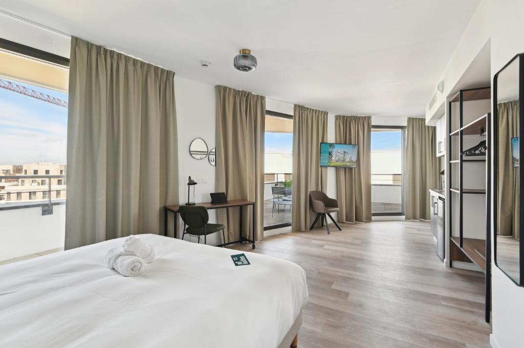 All Suites Paris Ouest Colombes - Executive Studio (double Bed) Terrace