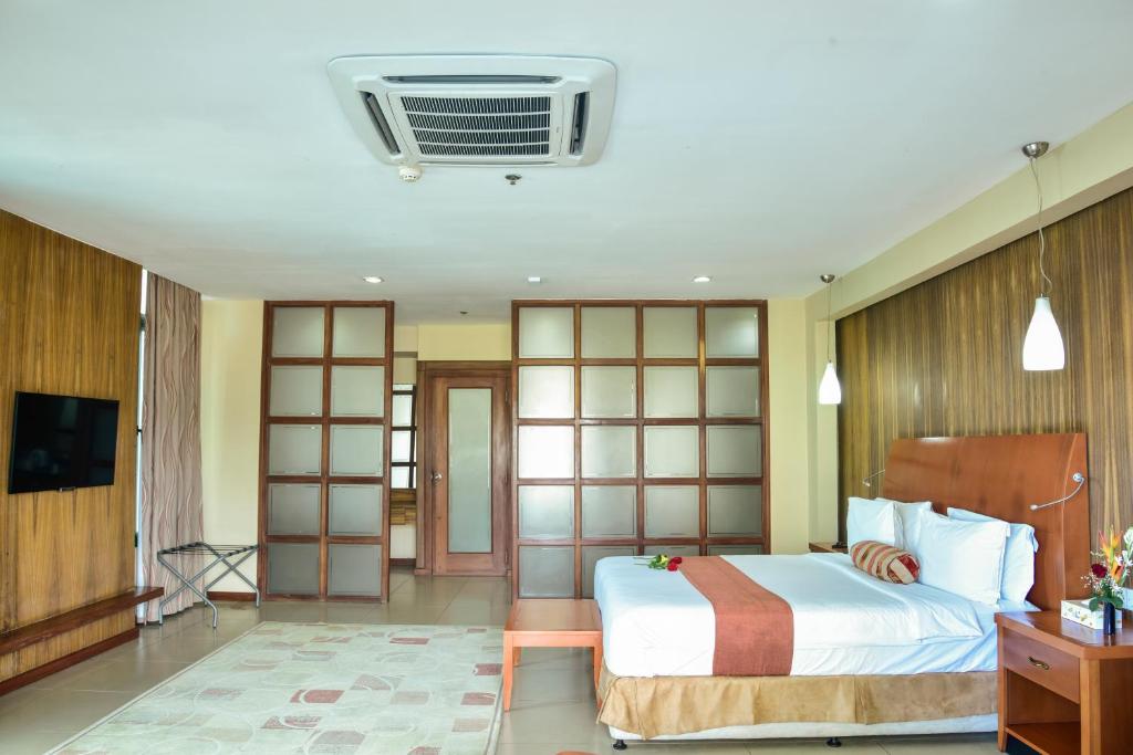 TV a/nebo společenská místnost v ubytování Harbour View Suites