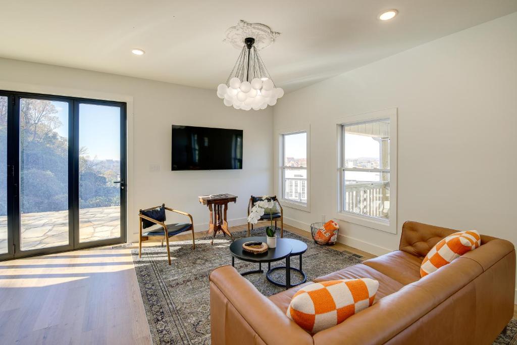 Hilltop Tennessee Retreat Neyland Stadium Views!, Knoxville (updated