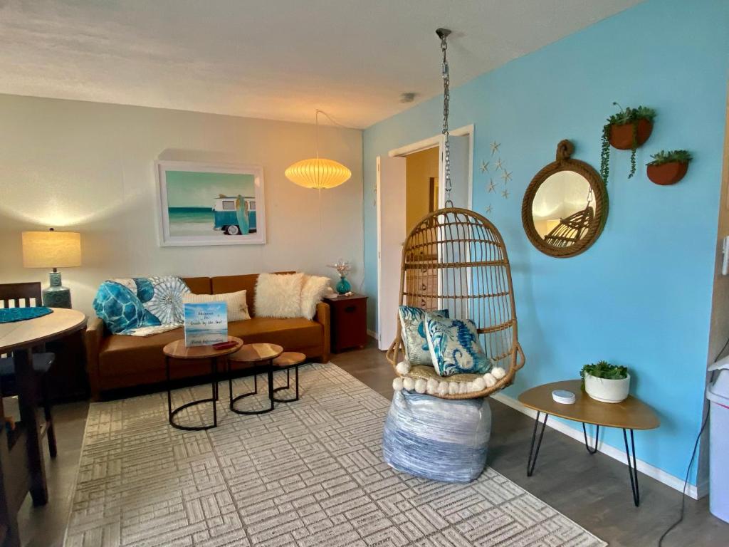 a living room with a couch and a bird cage at Condo by the Sea in Lincoln City