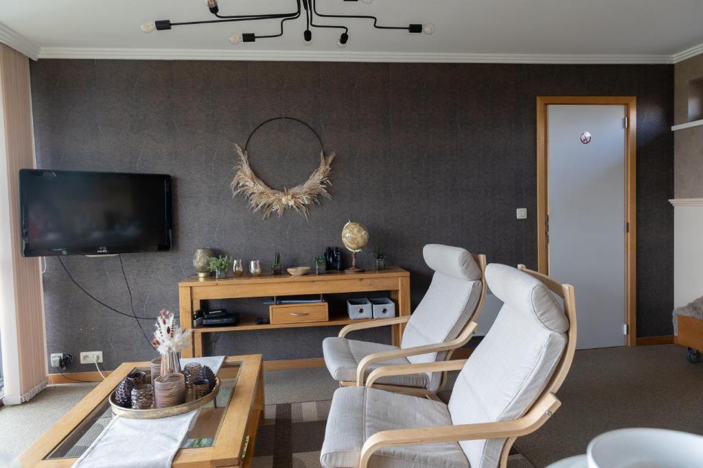TV a/nebo společenská místnost v ubytování Le Petit Logis
