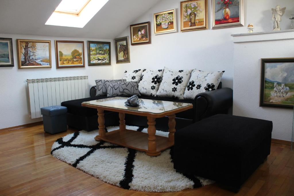 a living room with a couch and a table at Apartman Bony M in Kiseljak