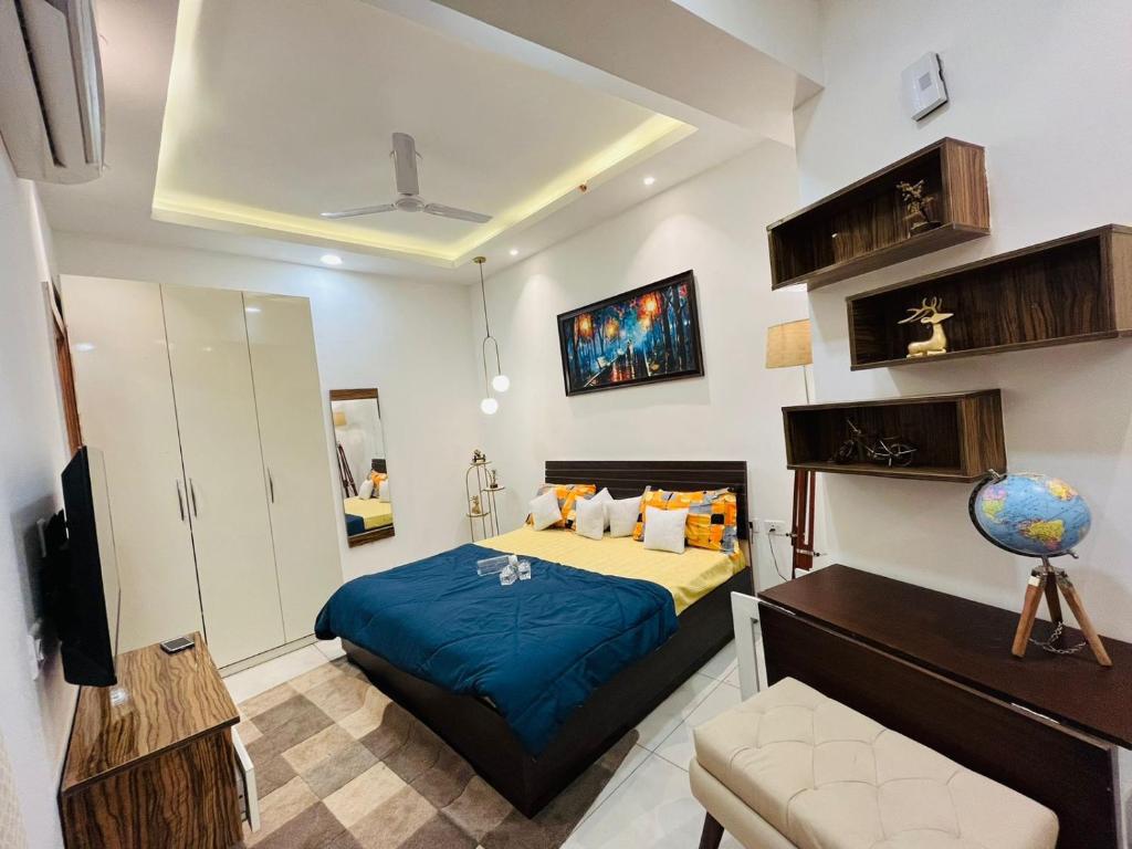Ένα ή περισσότερα κρεβάτια σε δωμάτιο στο Praavi homestay