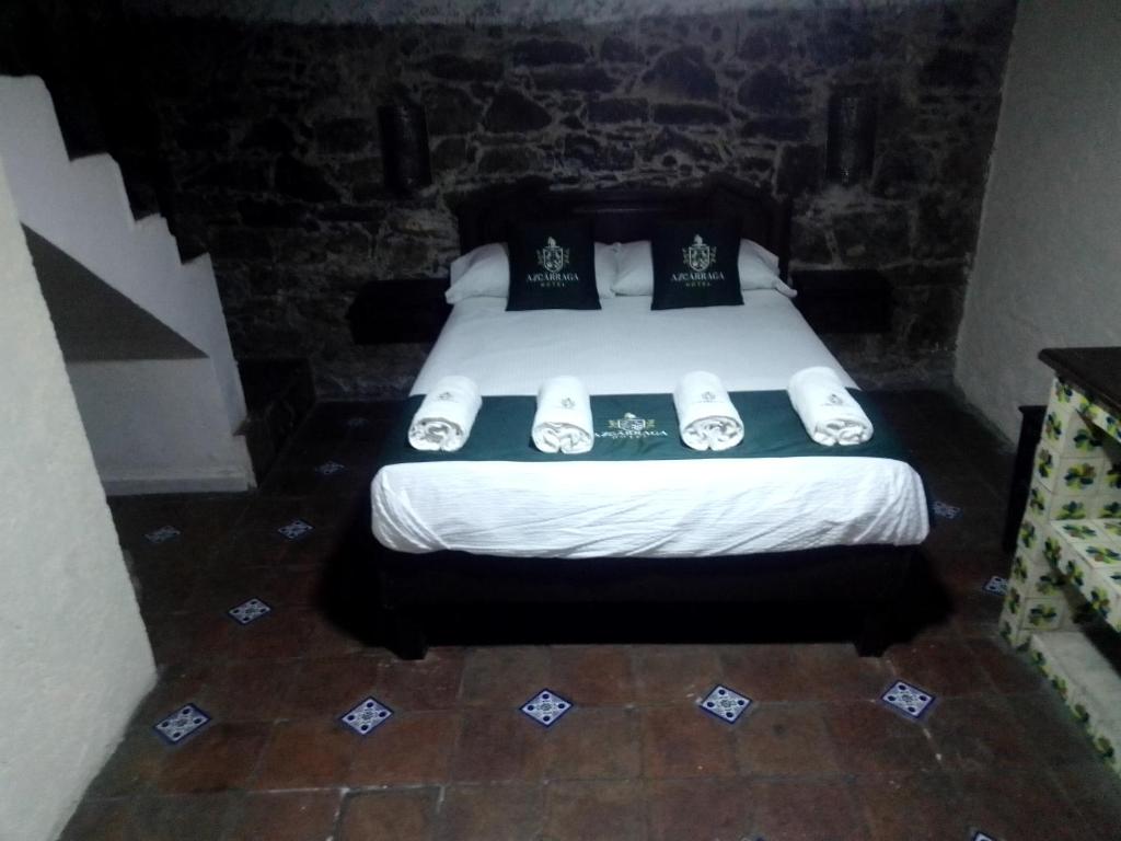 - une chambre avec un lit dans l'établissement Hotel Don Pedro, à Puebla