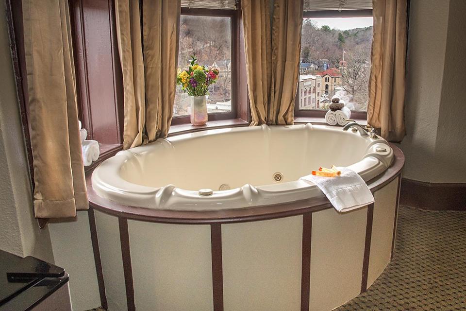 1905 Basin Park Hotel - Chambre Royale Avec Salle De Bain Spa