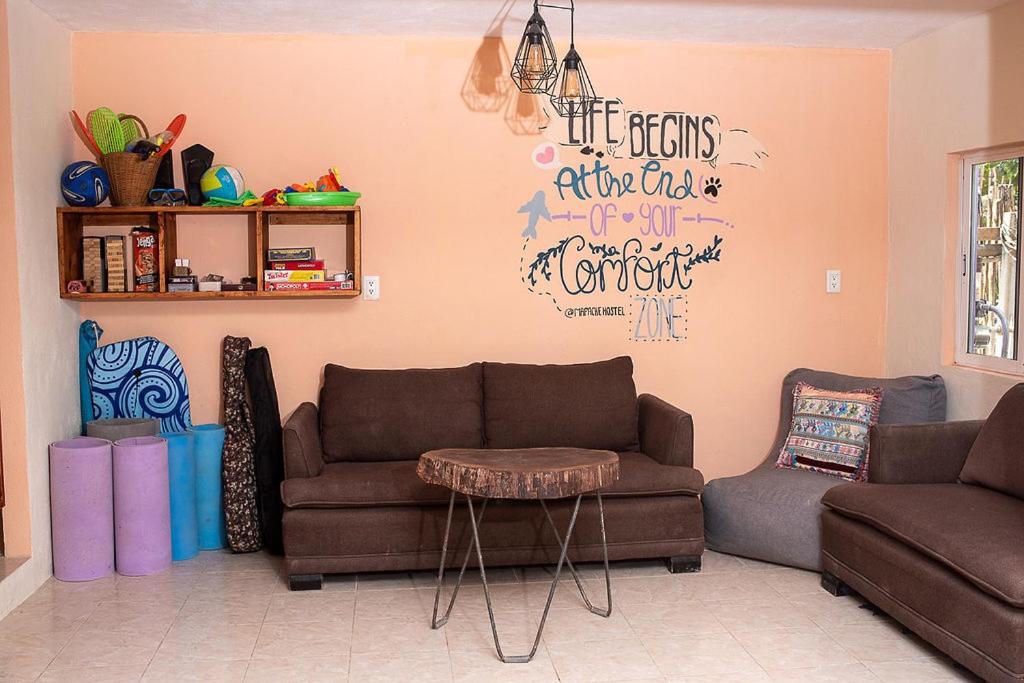 Posezení v ubytování Mapache Hostel & Camping