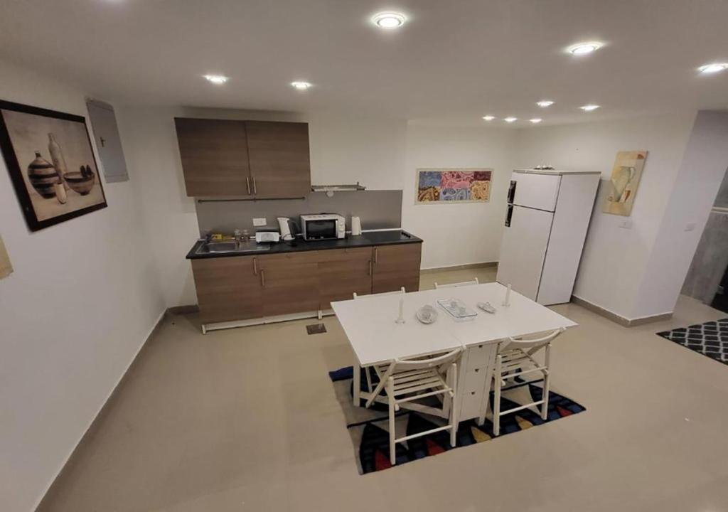 Kuchyň nebo kuchyňský kout v ubytování Hayat Apartments