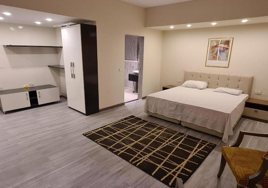 Postel nebo postele na pokoji v ubytování Hayat Apartments