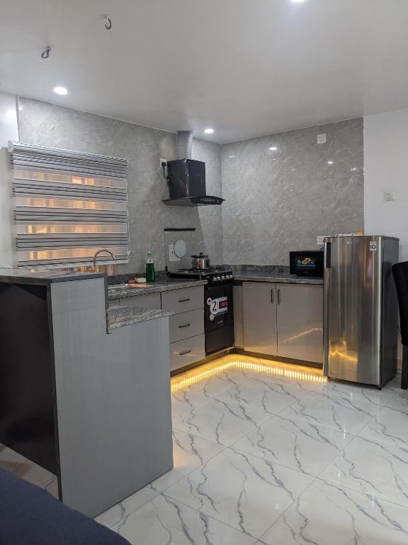 Kuchyň nebo kuchyňský kout v ubytování Easyinn Shortlet Apartment