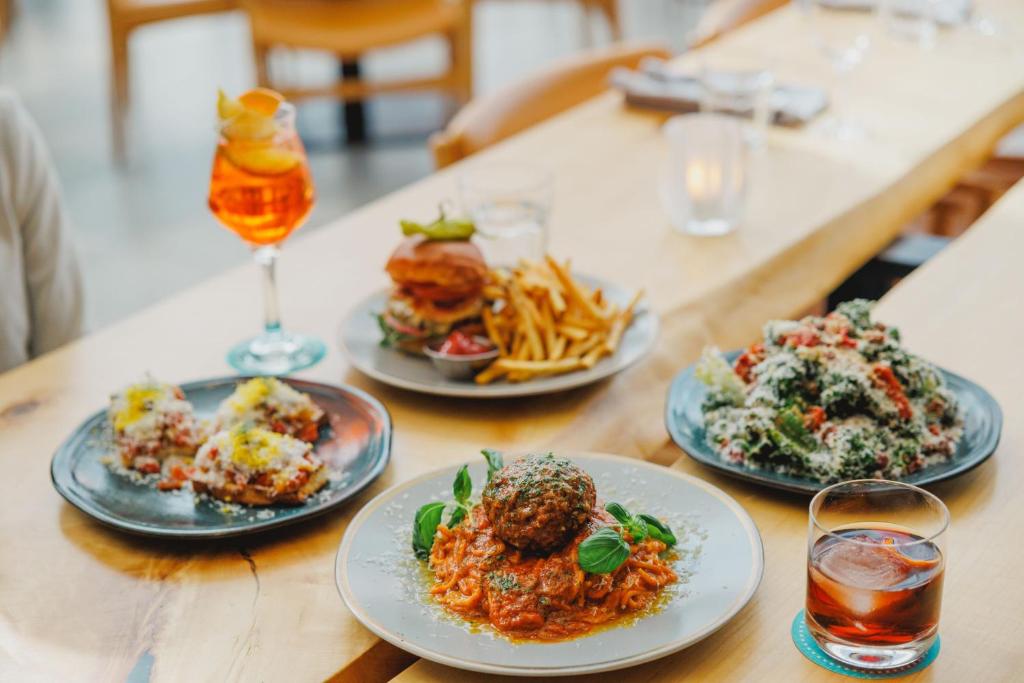 JW Marriott Edmonton ICE District - Resim 39