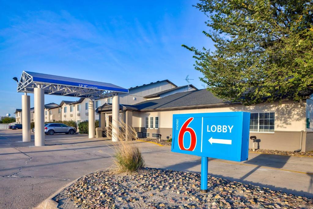 a lookup sign in front of a hospital at Motel 6 Stuart, Ia in Stuart