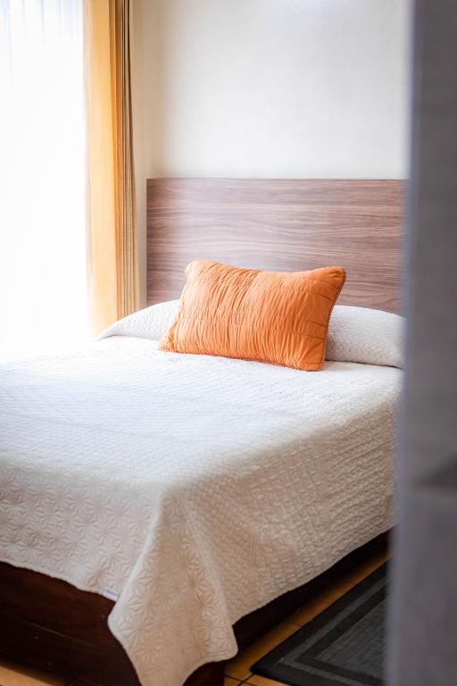 Postel nebo postele na pokoji v ubytování Hotel Estefania