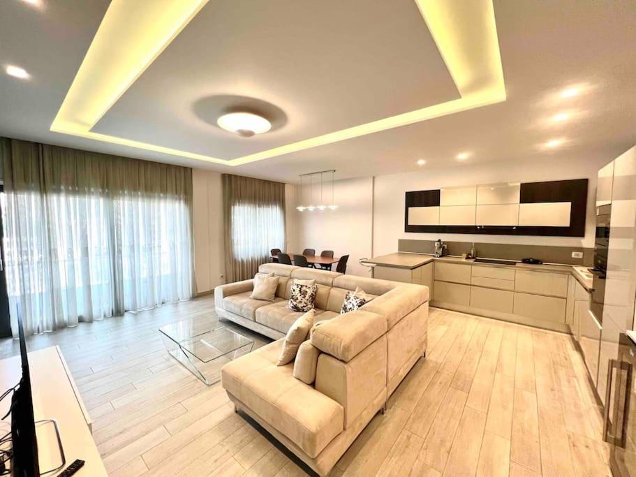 Tirana RING Center / 2BR Luxury Apartment - Image 4