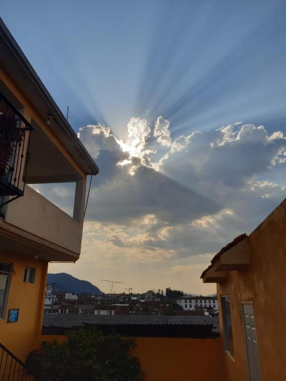 Nespecifikovaný výhled na hory nebo výhled na hory při pohledu z hotelu