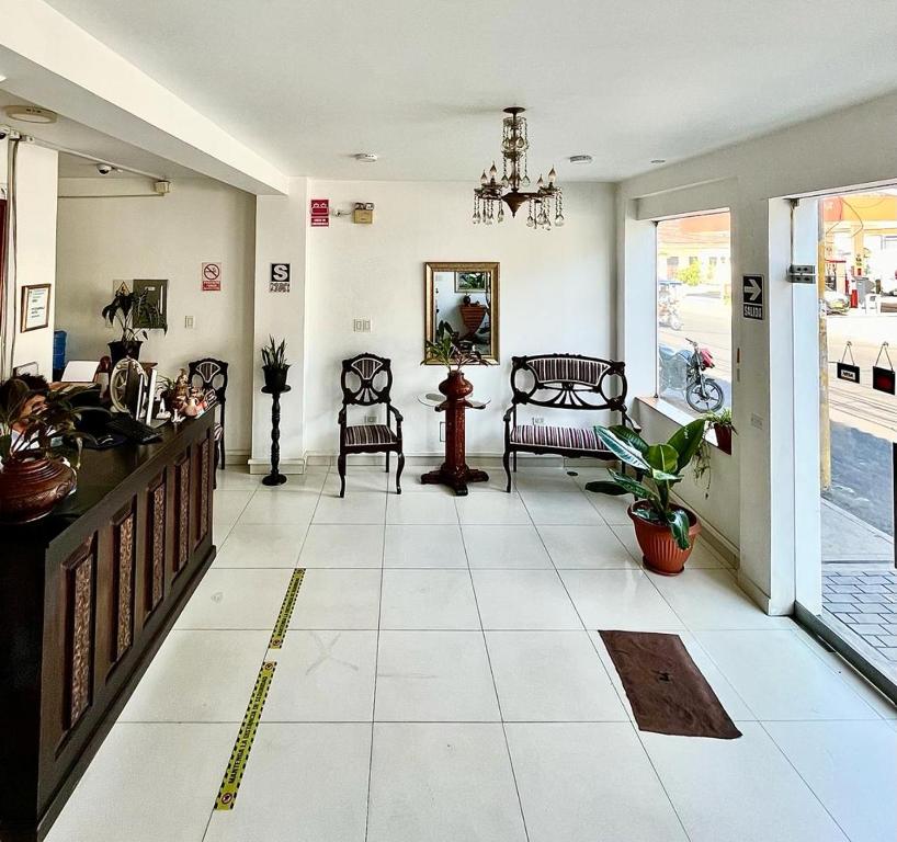 a large living room with chairs and a table at Fitzcarrald Hotel in Iquitos