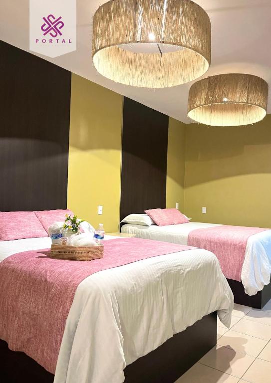 Postel nebo postele na pokoji v ubytování Hotel Portal & Suites