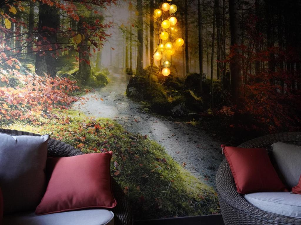 Vonkajšia záhrada v ubytovaní Évasion luxueuse avec spa privatif, golf et activités pour tous au Chambon-sur-Lignon - FR-1-582-369