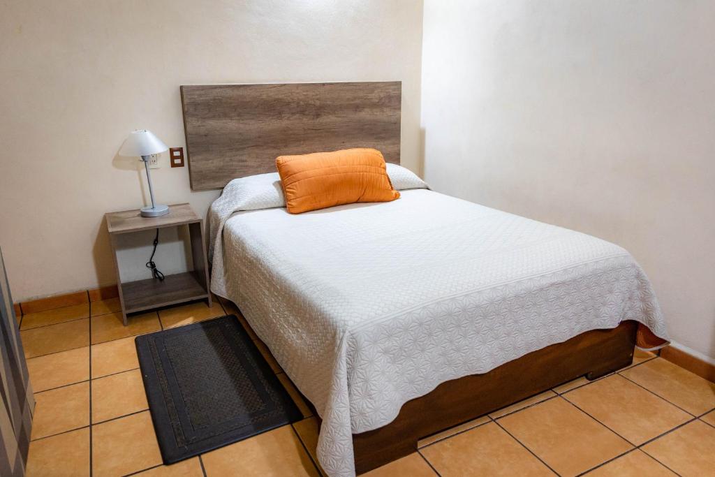 Postel nebo postele na pokoji v ubytování Hotel Estefania