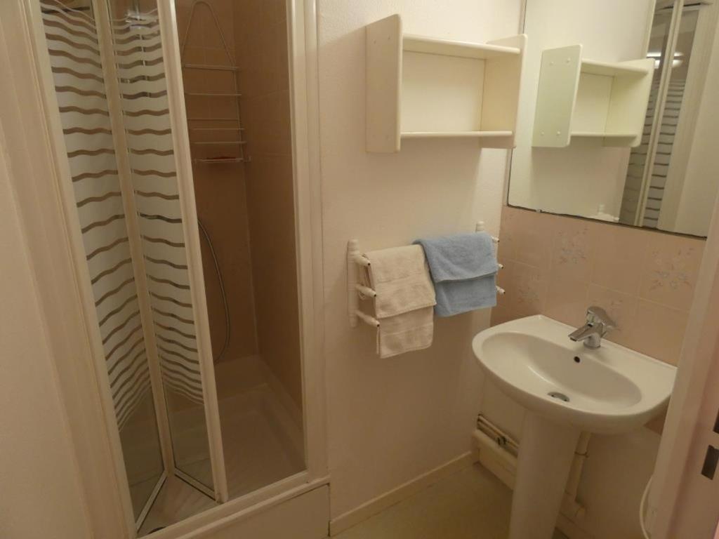 Kúpeľňa v ubytovaní Notre-Dame-de-Monts - Appartement 48m² - 5 personnes - Garage - Balcon - FR-1-540-217