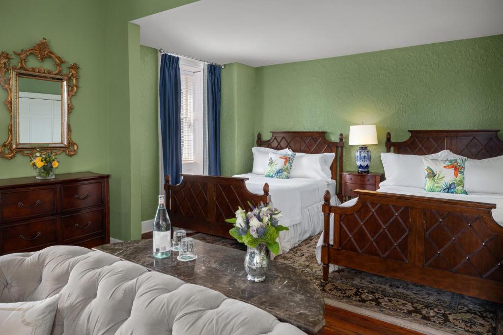 Postel nebo postele na pokoji v ubytování Hamilton Turner Inn