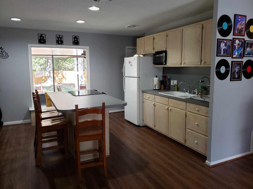 Kuchyň nebo kuchyňský kout v ubytování Midtown Southern Charm